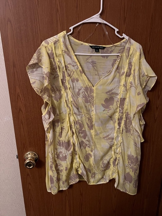 Zac & Rachel Tops - EUC Zac & Rachel Woman Yellow Floral V-Neck Blouse Size 3x